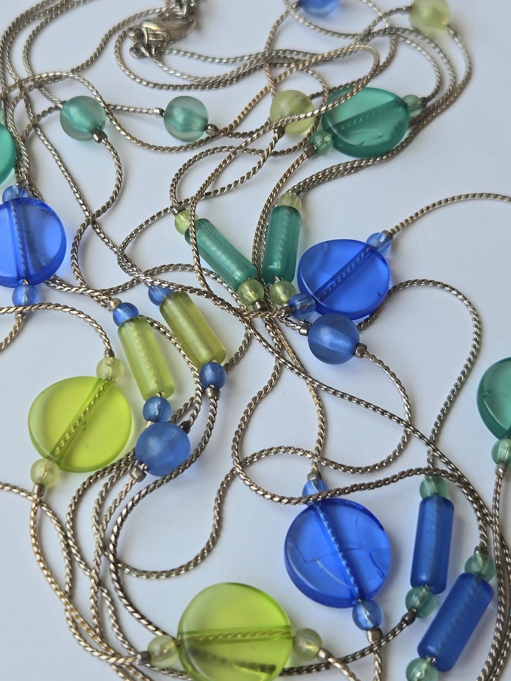 VTG 3 Strand Lucite Moonshine Bead Layered Necklace Silvertone Chain Green/Blue - Picture 2 of 5